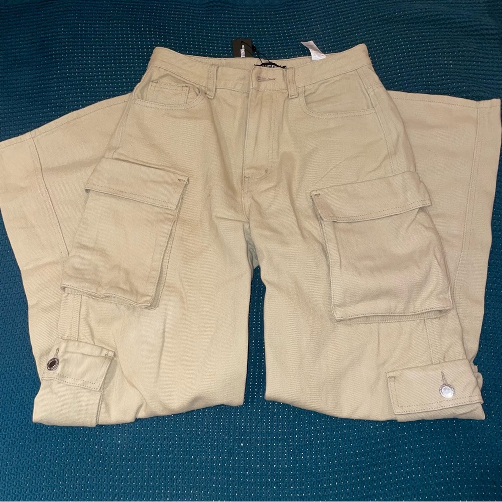 PRETTY LITTLE THING - BRAND NEW Stone Cargo Pocket Detail Wide Leg Jeans